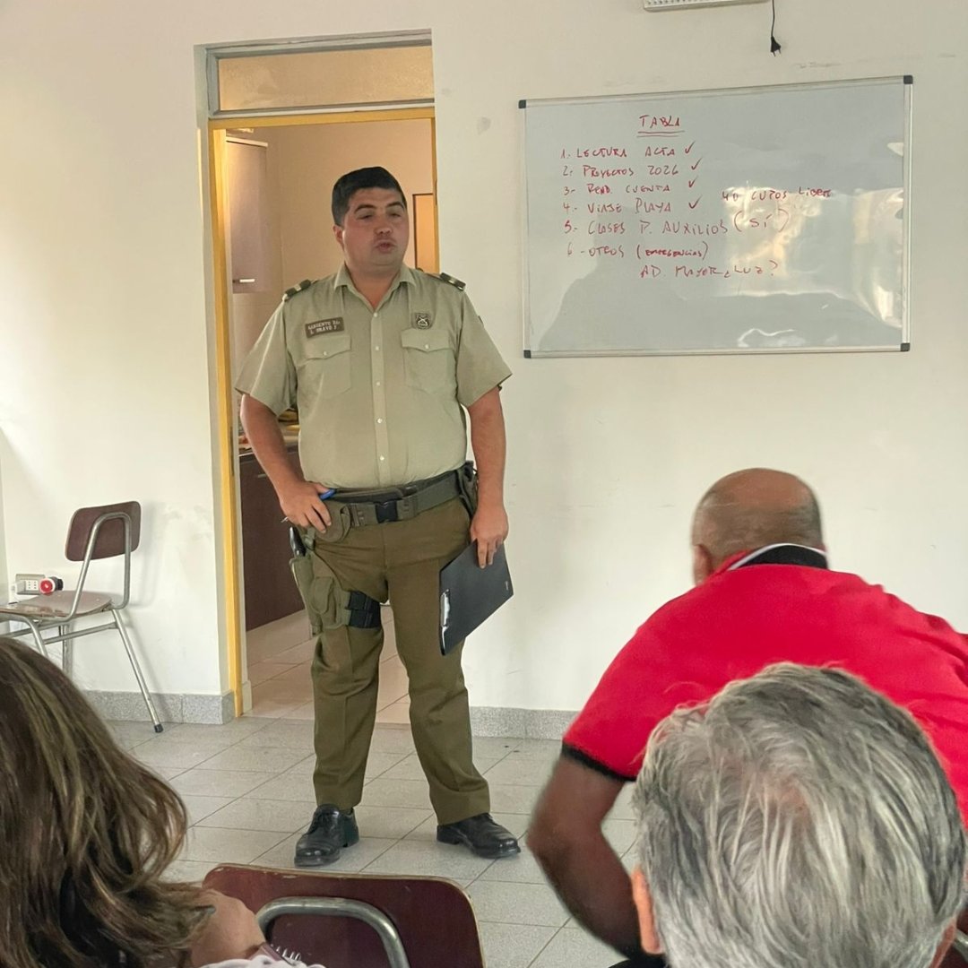 Carab_Maule's tweet photo. Nuestros Carabineros de #CAMARICO sostuvo una reunión con la directiva de la junta de vecinos de #LosMaquis; en la que se trataron temas de seguridad y prevención.
Además se contestaron cada una de las inquietudes expuestas por los vecinos.
Siempre atentos y comprometidos 24/7. https://t.co/qItdzm5dOp