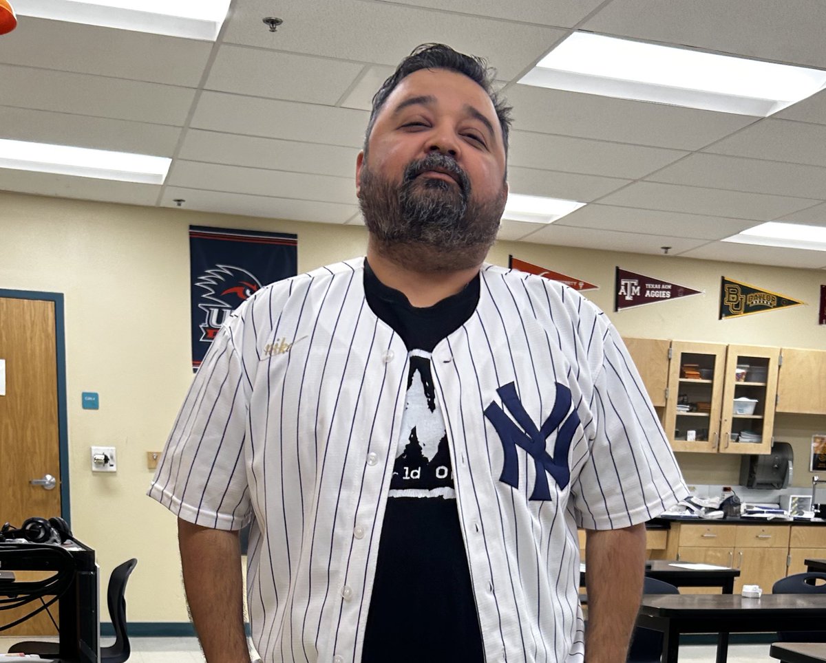 MrGSkyhawk's tweet photo. Starting #MathSpiritWeek in my fave #Mathlete attire 😎💯
#SkyhawkPride💚💙 #RaineysRowdies https://t.co/ctnA5HsaOB