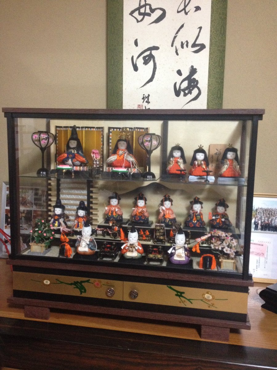 Guyさん、皆さん、 おはようございます🎎 私のお雛様は、ガラスケース