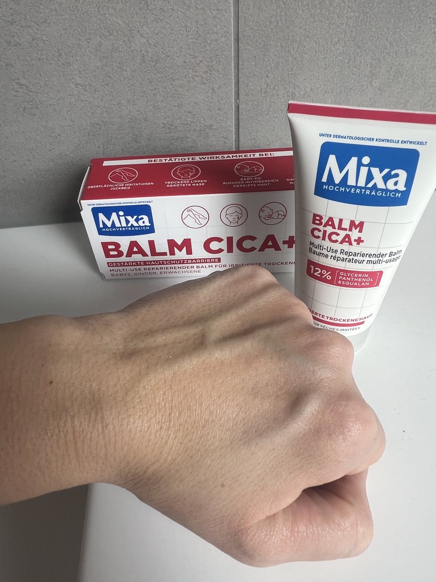 bella_hasi1's tweet photo. Werbung Produkttest 

Ich dufte dank @trnd und Mixa das neue Balm Cica + Testen. 
Perfekt für Familien, da sie such bei Kindern angewendet werden darf. Zieht schnell ein und ist komplett Duft neutral. Es pflegt direkt die Haut und stärk deren Barriere. https://t.co/ngw1BHo3MS
