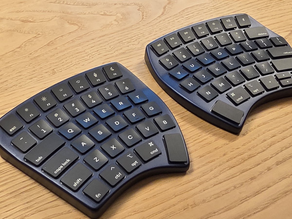 AppleのMagic Keyboardに似た風格を持つ分割キーボードのNUIOが届いたので、これから試します