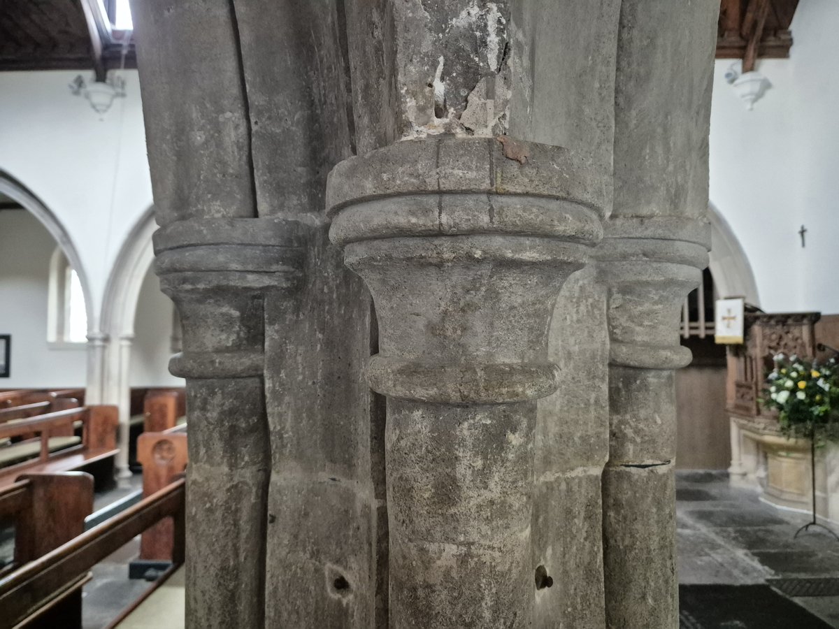 TheHistoryMouse's tweet photo. Time for a #NerdyMouseAlert. Look away now if you don't want minute technical detail: wonderful C15 piers to the arcades. Four thin engaged shafts separated by cavetto (hollow) moulded strips. You can feel the centuries.. #HolyTrinityAbbotsLeigh #NorthSomerset #StonemasonryMonday https://t.co/McS8dONVHY