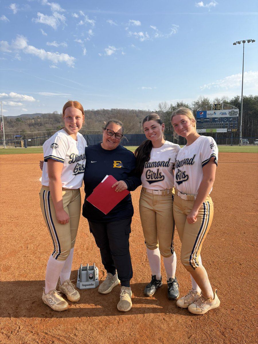 AvaInglis2028's tweet photo. Had the best time at the @ETSUSoftball camp yesterday! I had so much fun meeting and playing with other players during the scrimmage. Thank you to the ETSU players and coaches for putting on an awesome camp! 
@CoachmilliSB @rwwagner @RickWagnerr https://t.co/NGP7gdCzAC