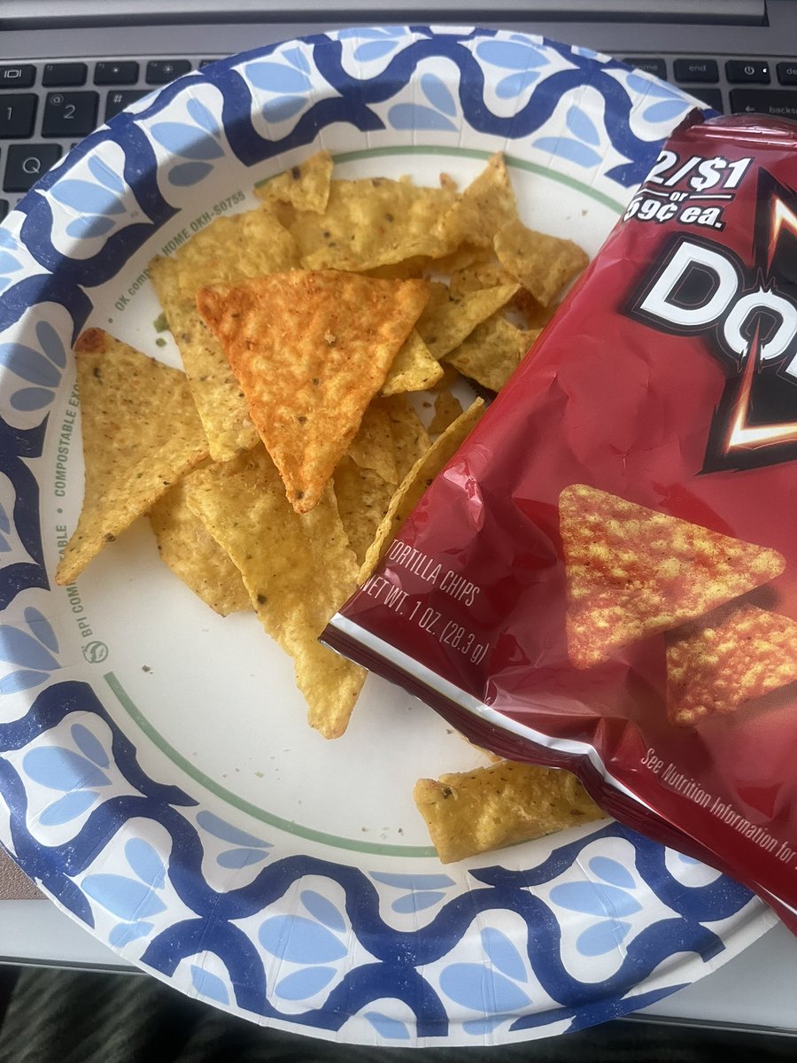 ccas08's tweet photo. @Doritos you got some explaining to do!  Only one chip with cheese outta the whole bag!! https://t.co/i2QYBzgmOC
