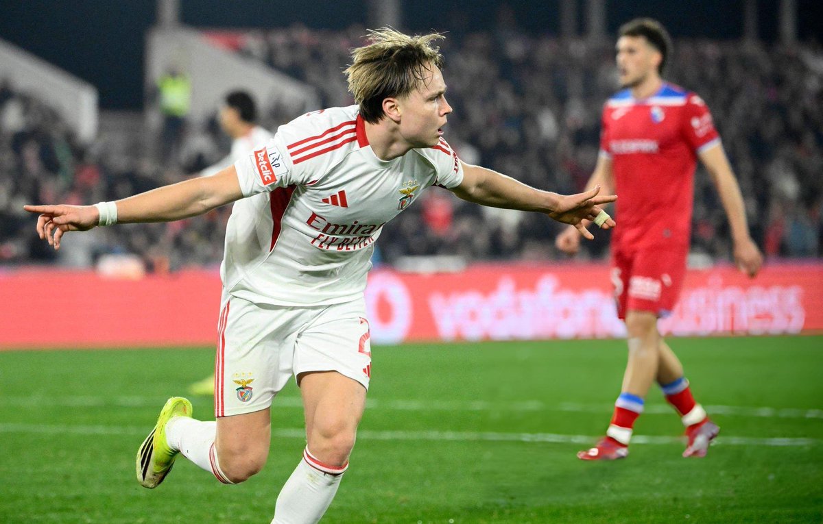 Desde o dia um a defendê-lo dos maluquinhos que o queriam despachar porque não defendia, porque tinha de finalizar de forma séria ou porque não era explosivo.

Sabe mesmo muito bem saber que sempre tive/tivemos razão (não que fosse difícil).