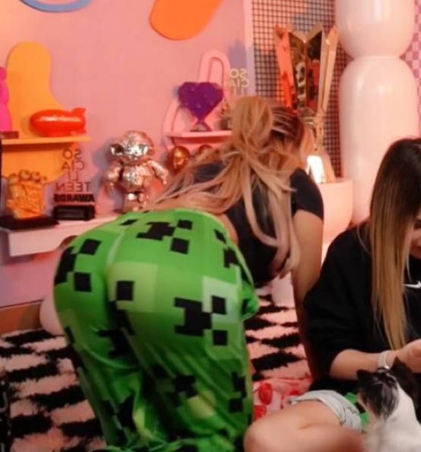 Mujeres Out Of Context tweet media