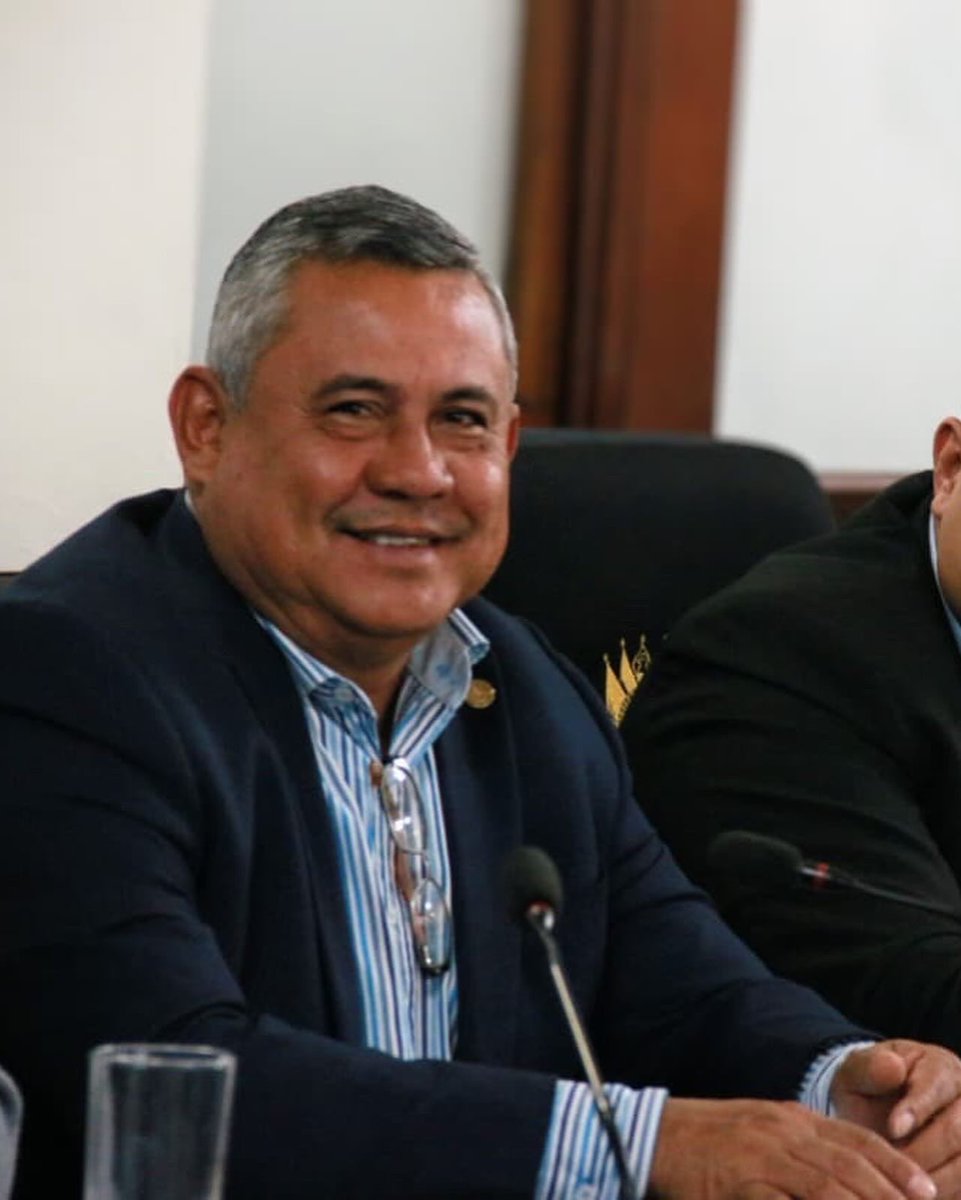 He estado participando en las entrevistas a candidatos a magistrados titulares y suplentes de la CC y TSE
La elección de estas autoridades es clave para el fortalecimiento del Estado de Derecho y la institucionalidad democrática

#TrabajandoPorEscuintla #TrabajandoPorGuatemala 🇬🇹