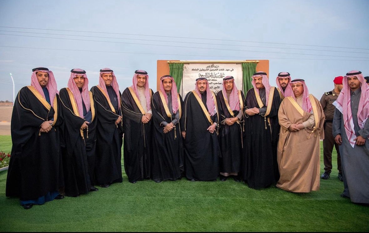 HamadAlmadhi's tweet photo. " نعم المال الصالح للرجل الصالح "
سمو أمير منطقة القصيم يُدشِّن مبادرة تسهيل أداء العمرة لـ ( ٥٠ ) رحلة خلال رمضان والتي تنظمها مؤسسة محمد العلي السويلم الخيرية.
أبناء محمد بن علي السويلم رحمه الله أنموذجاً مشرفاً للعمل الخيري.
بارك الله فيكم وزادكم من فضله وجعل ما تقومون به من أعمال خيرية في موازين أعمالكم ورحم الله والدكم صاحب البذل والعطاء والعمل الخيري وجمعنا به في الفردوس الأعلى من الجنة ووالدينا أجمعين.