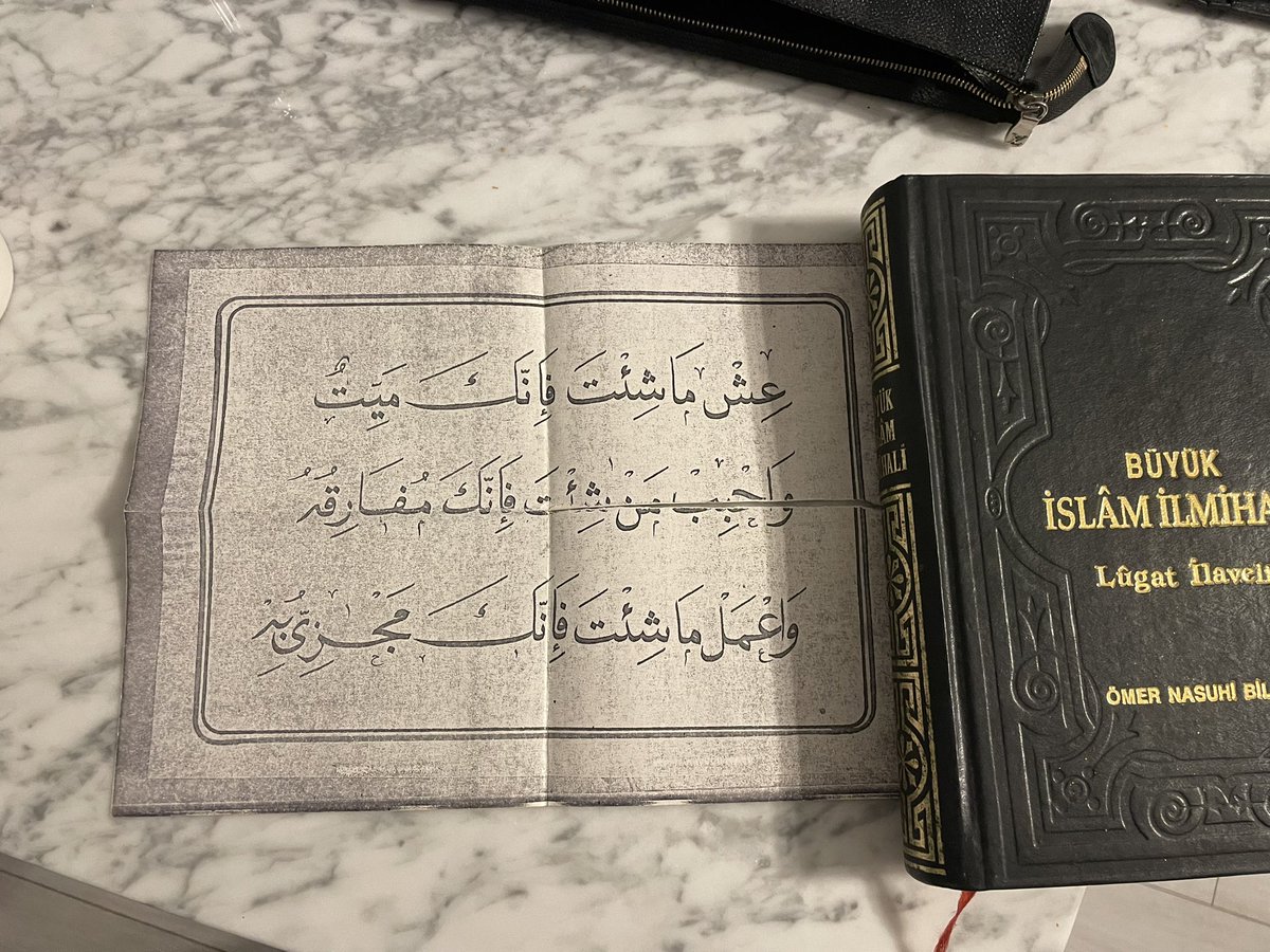 Evde tatsız bir eşya toplama telaşım var. Bazen neyin neden ve nasıl olduğunu anlamadan karşında böyle bir şey bulursun. 40 sene öncesinden dostunun anama verdiği nasihat hâlâ çalışıyor :)