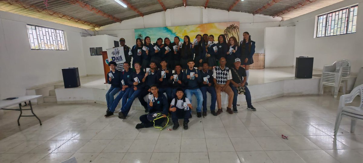 👮‍♂️📚 #Prevención | En El Carmen de Atrato, el Grupo de Protección a la Infancia y Adolescencia orientó a estudiantes de grado 11 de las I.E. Corazón de María y Marco Fidel Suárez sobre SPA, riesgos en redes y delitos cibernéticos. #JuntosPorLaNiñez