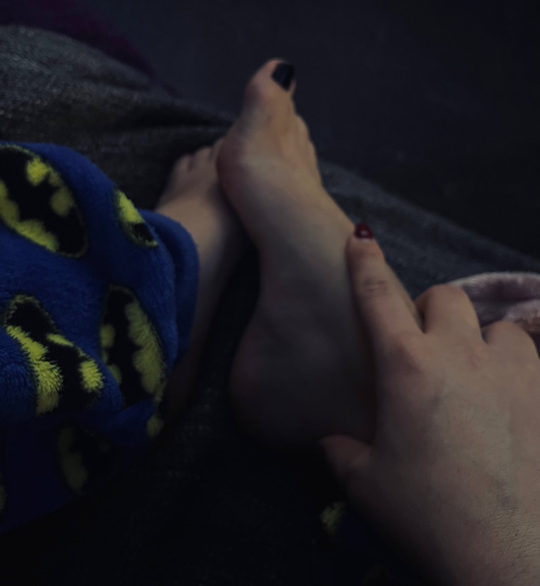 Goddess_Leexa's tweet photo. Admira. Saliva. Paga. 🦶💸

#findom #pessujos #feetfetısh #findompt #finsub #femdom #fetishsmoker #feet https://t.co/47kT9A65DN