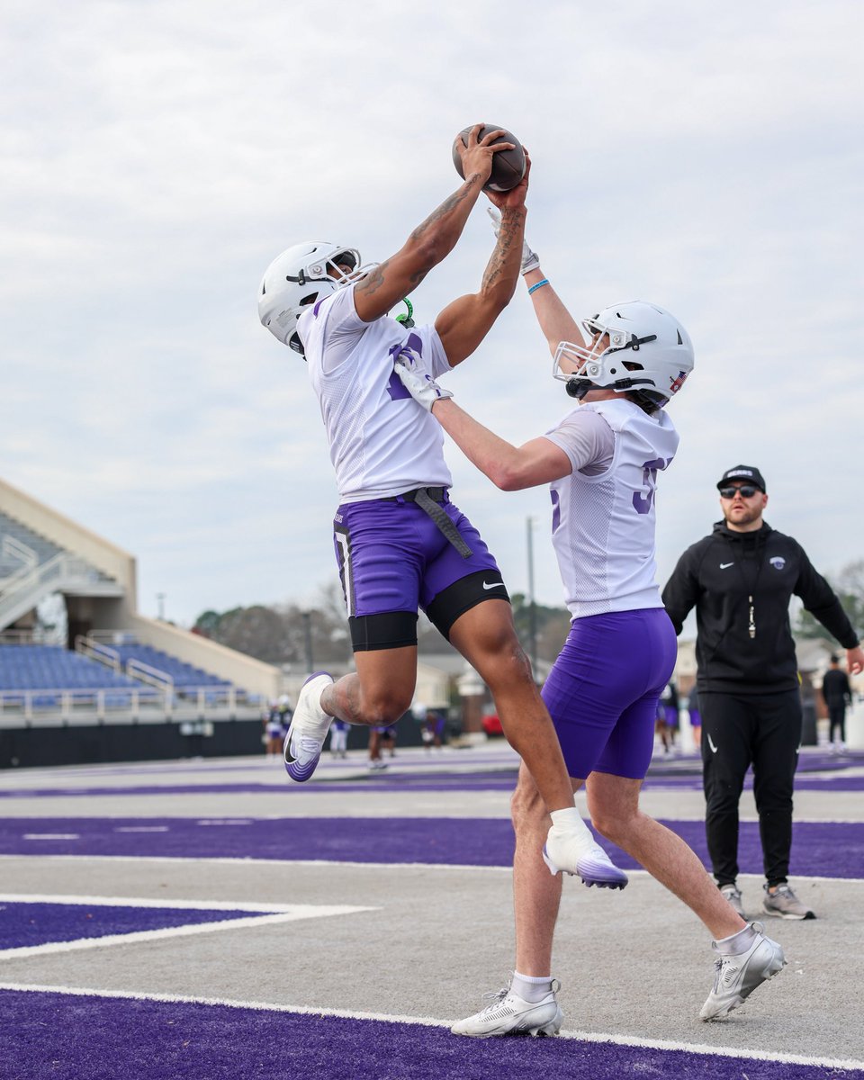 𝗨𝗖𝗔 𝗕𝗘𝗔𝗥𝗦 𝗙𝗢𝗢𝗧𝗕𝗔𝗟𝗟 tweet media