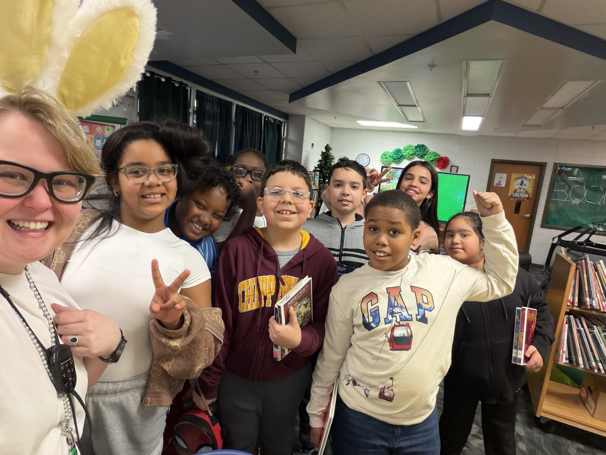 CabiReads's tweet photo. Celebrating #ReadAcrossAmerica with some of the best @CampTaylorES family! https://t.co/cUcqqbulj1