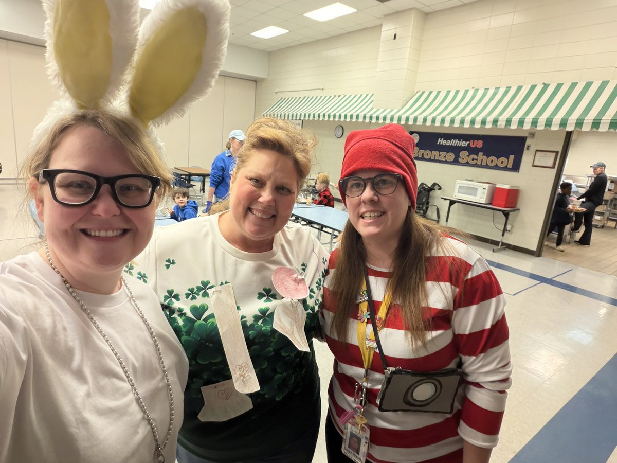 CabiReads's tweet photo. Celebrating #ReadAcrossAmerica with some of the best @CampTaylorES family! https://t.co/cUcqqbulj1