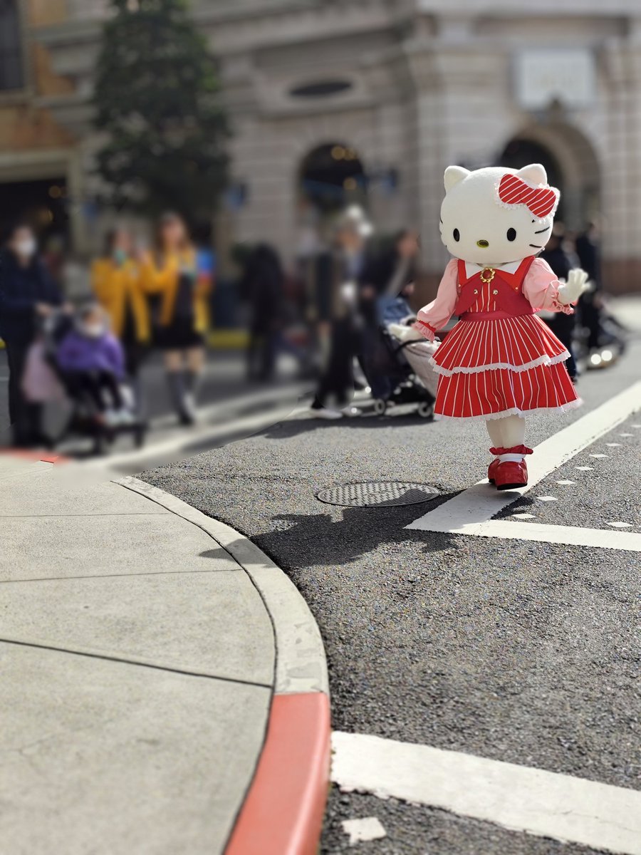 気分るんるんキティちゃん❤白線の上をとことことこ☺楽しかったなぁ