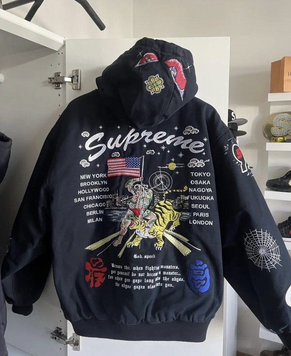 pinkskysyre's tweet photo. supreme aoi jacket https://t.co/8oeCxmZpWZ