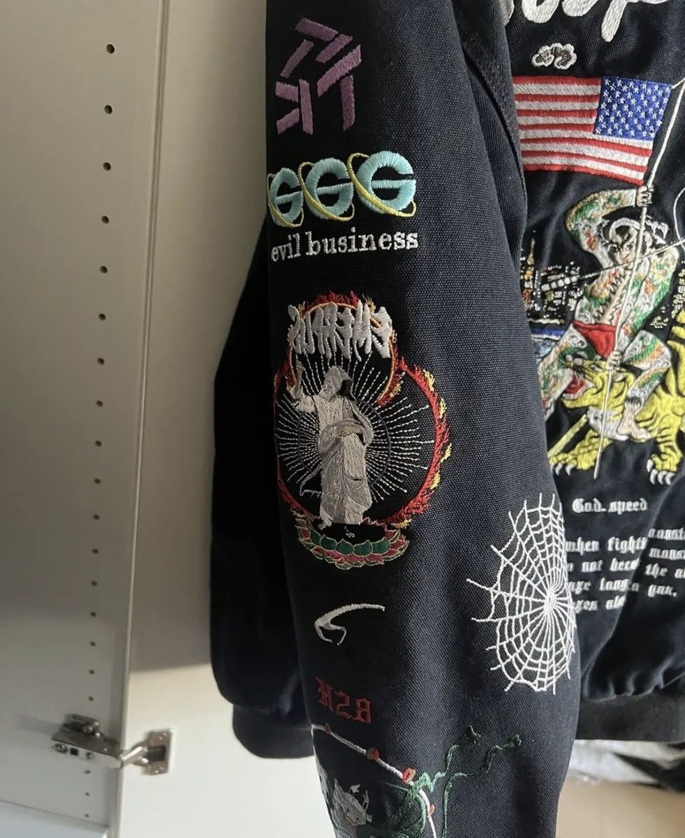 pinkskysyre's tweet photo. supreme aoi jacket https://t.co/8oeCxmZpWZ