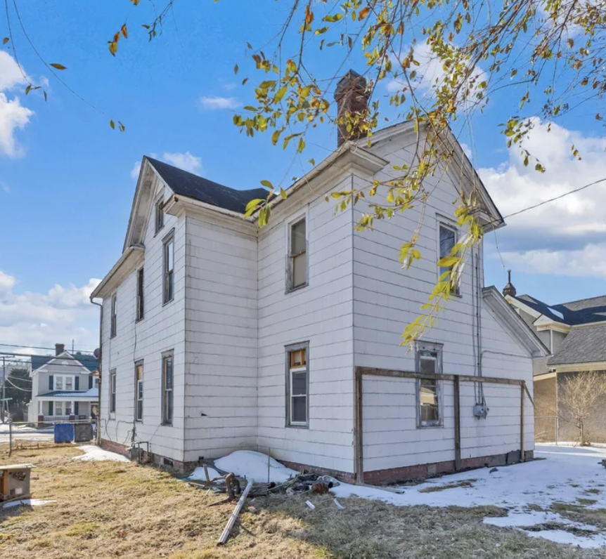 oldhouseunder50's tweet image. $109,950. c.1900 #Virginia #Duplex. Close to dining. oldhousesunder50k.com/c-1900-virgini…