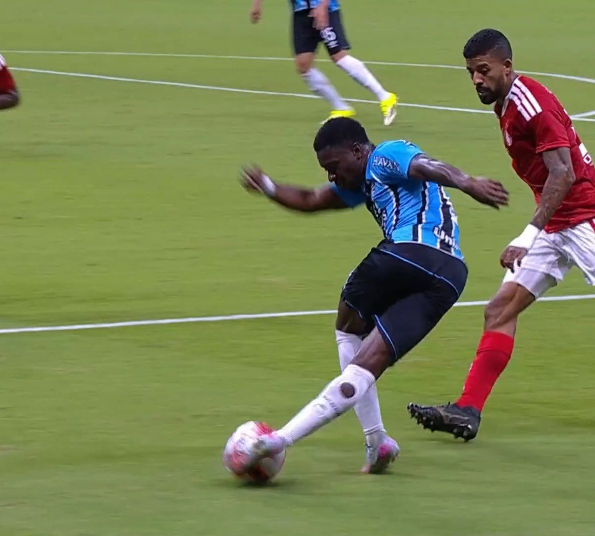 Se o Amuzu fizer de novo dentro do Beira-rio vai virar idolo máximo e trapo.