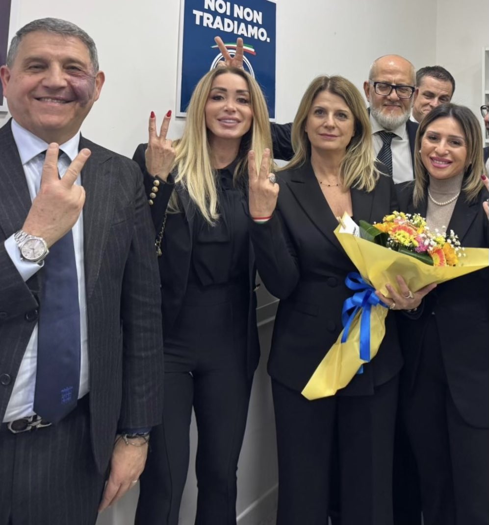 micaelaottomano's tweet photo. Tutti insieme con il Sottosegretario On.Fausta Bergamotto e l’on. MicheleSchiano a Mugnano di Napoli per spiegare ai cittadini le motivazioni per cui VOTARE SI al Referendum sulla GIustizia #giustiziagiusta #referendum22e23marzo #torniamoliberi #noiavvocatiSI #micaelaottomano ⚖️ https://t.co/urNnuQIRlb