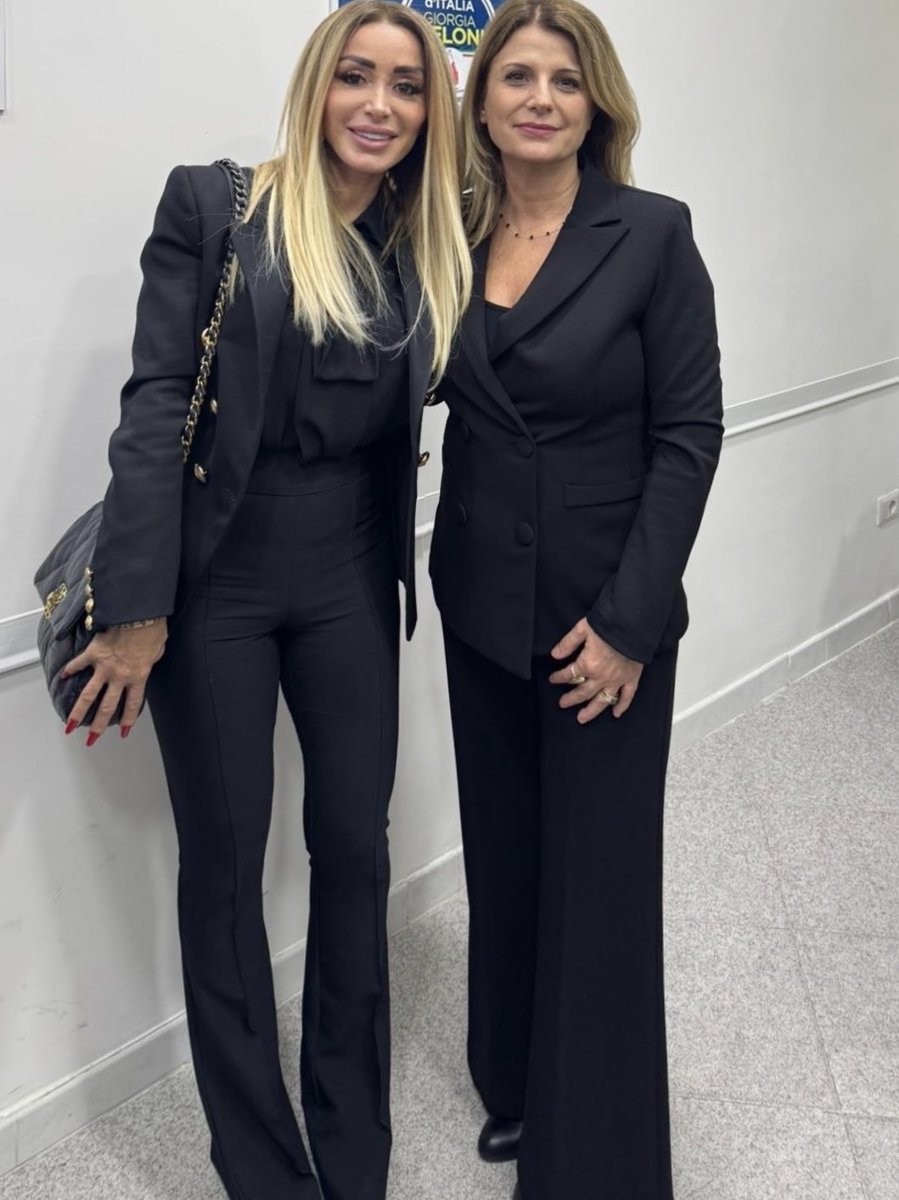 micaelaottomano's tweet photo. Tutti insieme con il Sottosegretario On.Fausta Bergamotto e l’on. MicheleSchiano a Mugnano di Napoli per spiegare ai cittadini le motivazioni per cui VOTARE SI al Referendum sulla GIustizia #giustiziagiusta #referendum22e23marzo #torniamoliberi #noiavvocatiSI #micaelaottomano ⚖️ https://t.co/urNnuQIRlb
