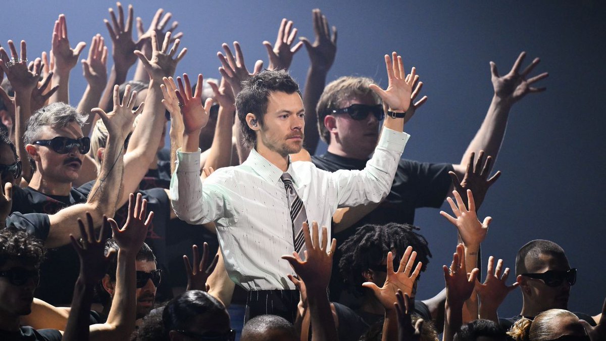 robindavidman's tweet image. Pitchfork: Watch Harry Styles, Rosalía, Björk, and More Perform at 2026 BRIT Awards buff.ly/5b7g2zL
#BRITAwards2026 #Performances #HarryStyles #Rosalía #Björk #OliviaDean #Sombr and more...