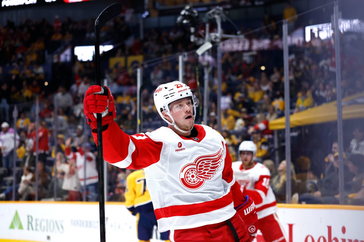 Lucas Raymond (379 GP) became the fastest #RedWings player to 200 NHL assists since Pavel Datsyuk in 2006-07, and seventh-fastest to the benchmark in franchise history.

Sergei Fedorov (275 GP)
Marcel Dionne (282 GP)
Steve Yzerman (305 GP)
Dale McCourt (328 GP)
Pavel Datsyuk (341