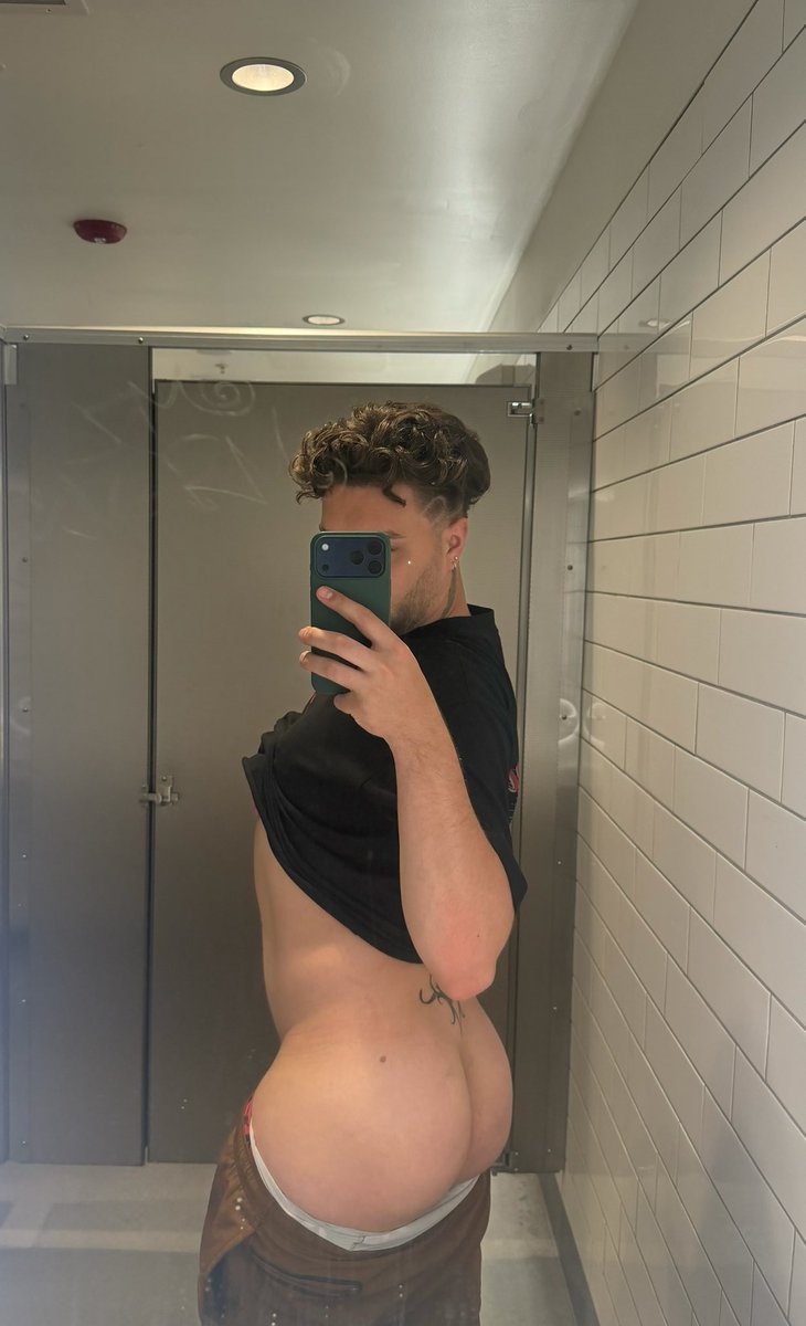 dadisbbboy's tweet photo. Can I have your face to sit? 😋 https://t.co/58tWsmWERs