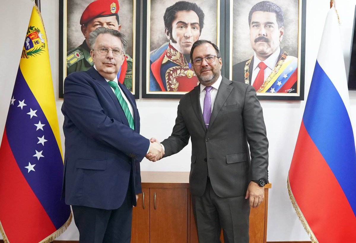 ReivisDavidot's tweet photo. 📸#EnFotos 

🇻🇪🤝🇷🇺 Canciller Yván Gil sostuvo una reunión con Alexander Shchetinin, director del Departamento de América Latina del Ministerio de Relaciones Exteriores de Rusia, para revisar el avance en la cooperación bilateral estratégica. 

📌 https://t.co/aNXW1mgEiJ