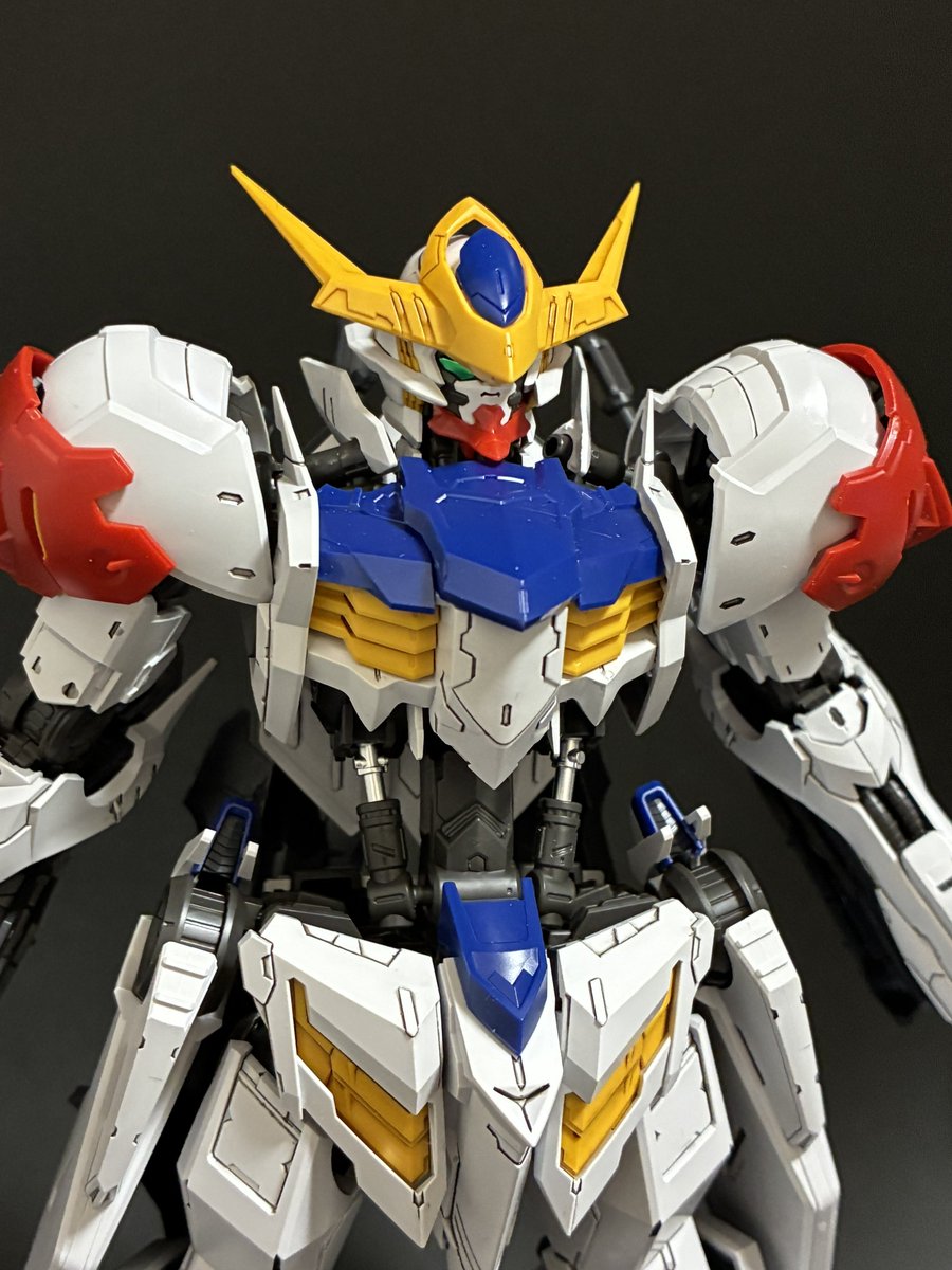 MGバルバトスルプス、素組み、墨入れのみで完成。 モールドか細かく
