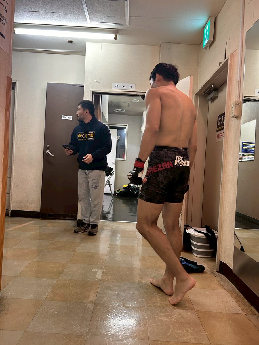 kanino_uragawa's tweet photo. 木暮さんに作成して頂きました
お一人200ﾏｿ回再生お願い致します
尾下先生とﾊﾟｿﾁ、宮元会長と蹴り、CUTEで寝技、ﾀｲﾏｿで総合格闘技
これが私のｼｭｰﾃｨｿｸﾞです
https://t.co/L3Ni06dsYM
https://t.co/rgp4VA7Zn7
＃shooto0228
#TEAMSALT 
＃尾下塾
#CYCLONEGYM 
#ﾊﾟﾚｽﾄﾗ松戸 https://t.co/m56bDkzX5H