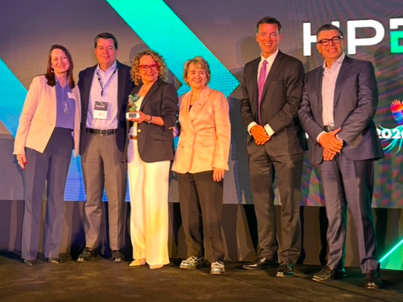 eSemanal's tweet photo. @HPE entregó los Premios Quetzal a sus socios más destacados en 2025, los ganadores fueron:
@conexionteam, @CompuSoluciones, Soluciones Integrales a la Medida (Trend IT), @Telmex, COMPUCENTRO - Tu vida, digitalmente, #Perceptron, @_Compucad, Infinia Tecnología y Servicios, @Cyberpuerta, @DatavisionD, Alta Sistemas y @SellcomSolution.
https://t.co/Kp8wtm70OV