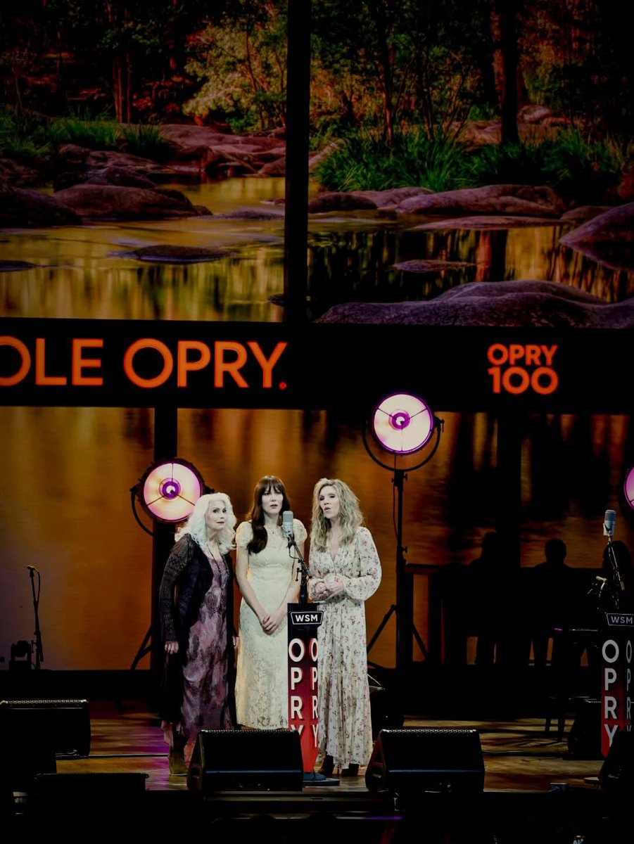 Molly Tuttle tweet media