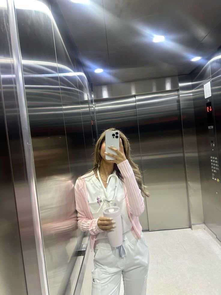 ——— ⁰²/⁰³
             
         𝐓𝐮𝐫𝐧𝐨 𝐝𝐞 𝐧𝐨𝐜𝐡𝐞. 

ᅠᅠ             #𝖳𝗎𝗋𝗇𝗈𝖲𝖺𝗇𝖬𝗎𝗇𝗀𝗈