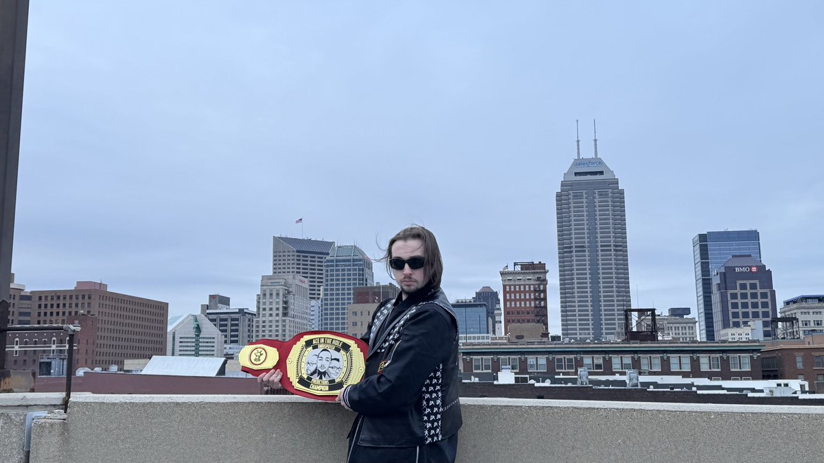 ACEITHPodcast's tweet photo. Waiting in line for #wweraw figure we’d grace your timelines with more shots. #champ #wwe #RawOnNetflix https://t.co/4G4ElACRef