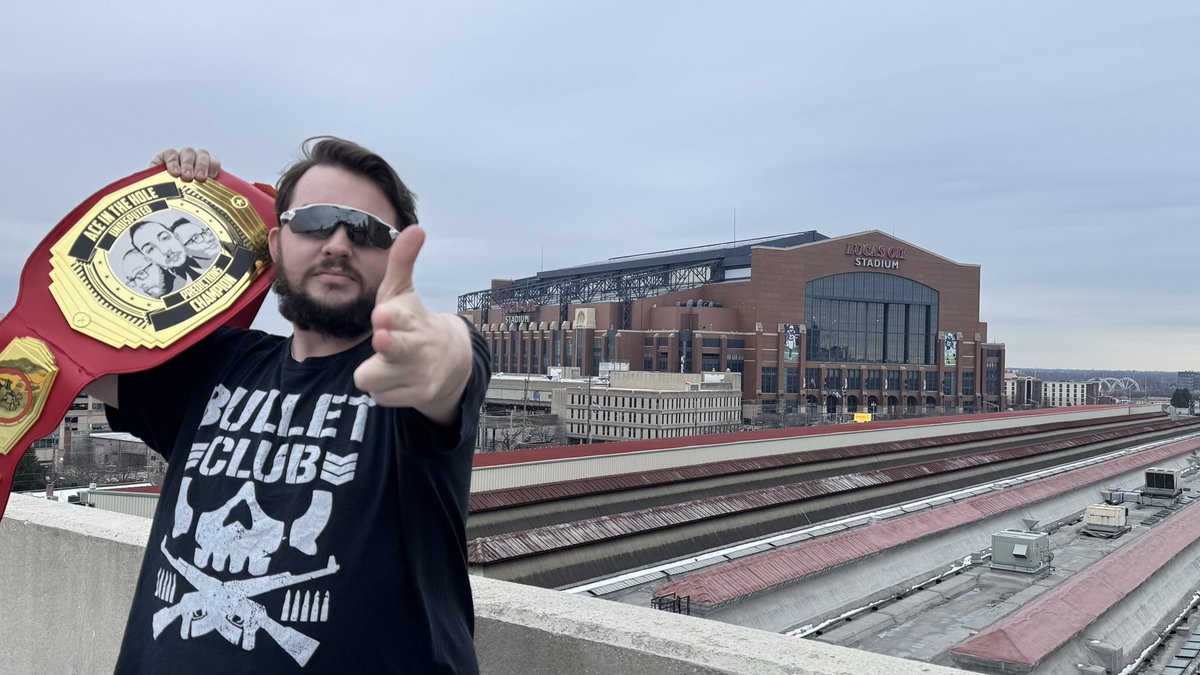 ACEITHPodcast's tweet photo. Waiting in line for #wweraw figure we’d grace your timelines with more shots. #champ #wwe #RawOnNetflix https://t.co/4G4ElACRef