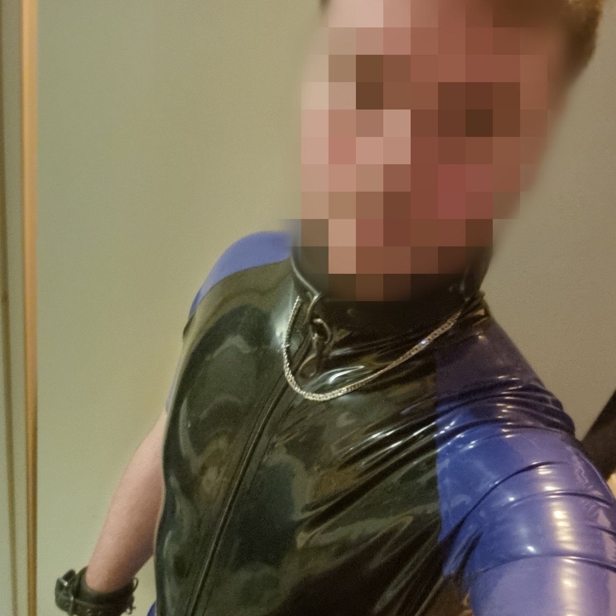 jtwink094's tweet photo. Wie zijn rubber slaaf mag ik zijn😈🥵

#rubber #latex #gay #twink #bondage https://t.co/YsF6Bqj52c