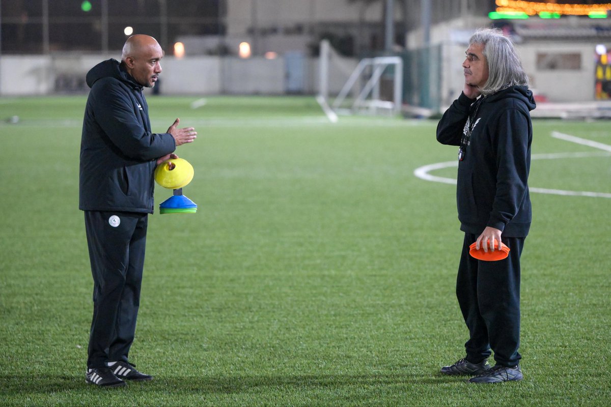 أنظار مدربنا على النواخذة 👀

#فئات_الاتفاق_السنية💚❤️