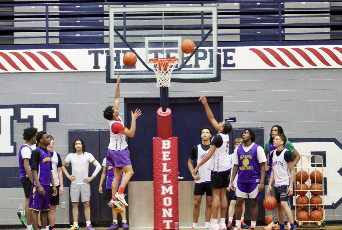 GregKeeton77's tweet photo. 🏀Coach James Blackmon and the Marion Giants practicing at Bellmont preparing for the Sectional. Marion will play the Norwell/Heritage winner on Friday evening at 6:00 pm in the Sectional Semifinals.
#MarionGiants #sectional #basketball #GFND https://t.co/aXSFnJQ3SZ