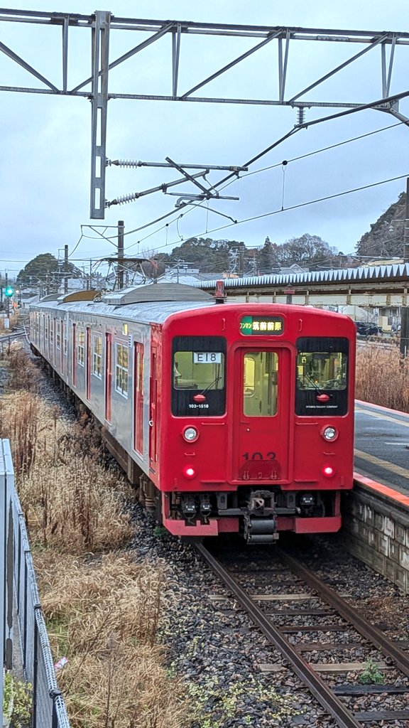 おはようございます。 小雨の朝です🌧️ 筑肥線は早朝の列車に遅れが発生していましたが、現在はほぼ平常通りに運行中です。 310C～311C ...