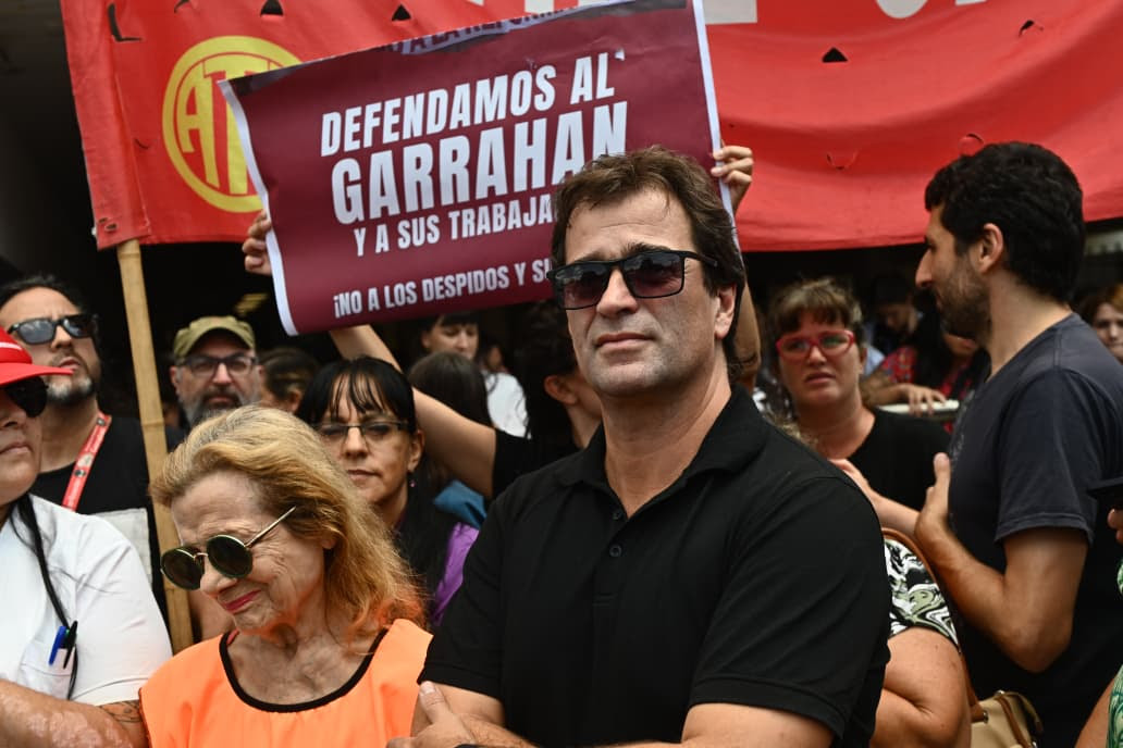 BairesParaTodos's tweet photo. Gabriel Solano sobre el discurso de Milei: “La malaria se agrava todos los días”
#GabrielSolano #JavierMilei
https://t.co/kx3T7iY1Sv @Solanopo https://t.co/BjhrEZmy4y