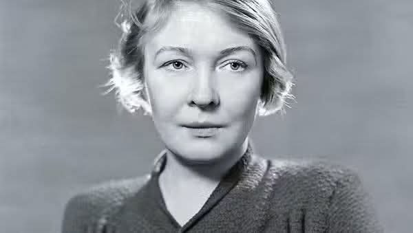 لم أفقد الإيمان بالله، بل فقدت الثقة بمن يتكلمون باسمه وهذا فرقٌ عظيم ."

- الشاعرة الروسية أولغا بيرغولتس