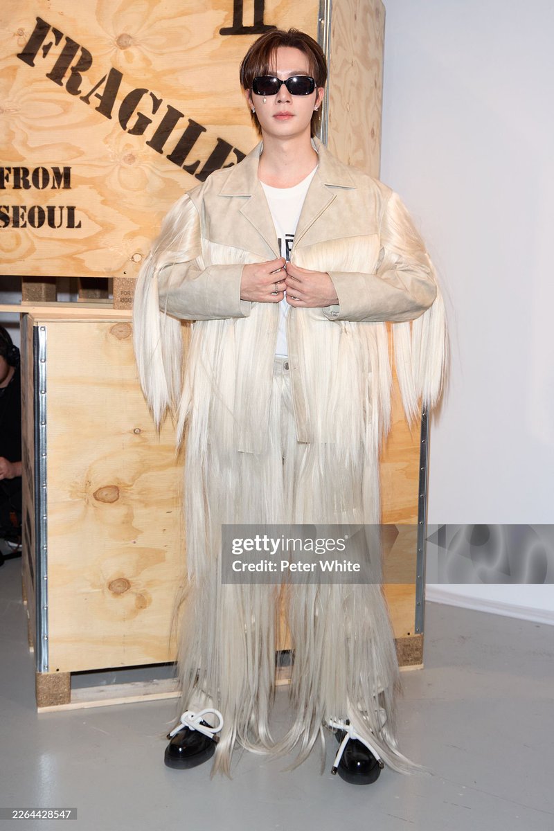 บุคคลที่ไม่เคยตายกล้อง getty 🫠

ZEEPRUK LOGIN TO PFW
#KIMHĒKIMxZeePruk
#KIMHĒKIM #PFW2026

꒰ <a href="/zee_pruk/">Z</a> #ZeePruk ꒱