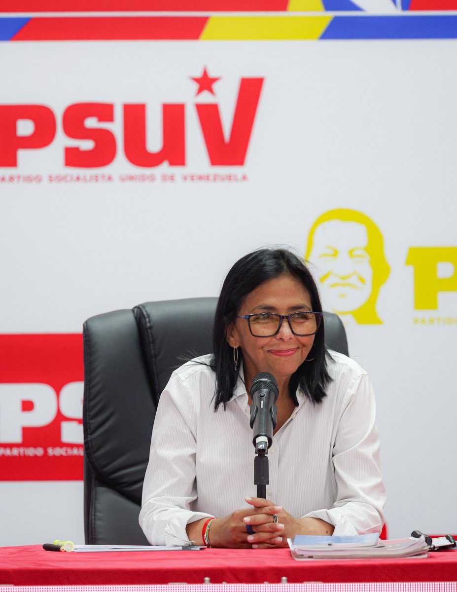 Yin_jpsuv's tweet photo. Reunión de nuestra presidenta (e) con la DN de nuestro glorioso PSUV en harás de la Consulta Popular del próximo #8marzo https://t.co/Kx4ngFlvrd