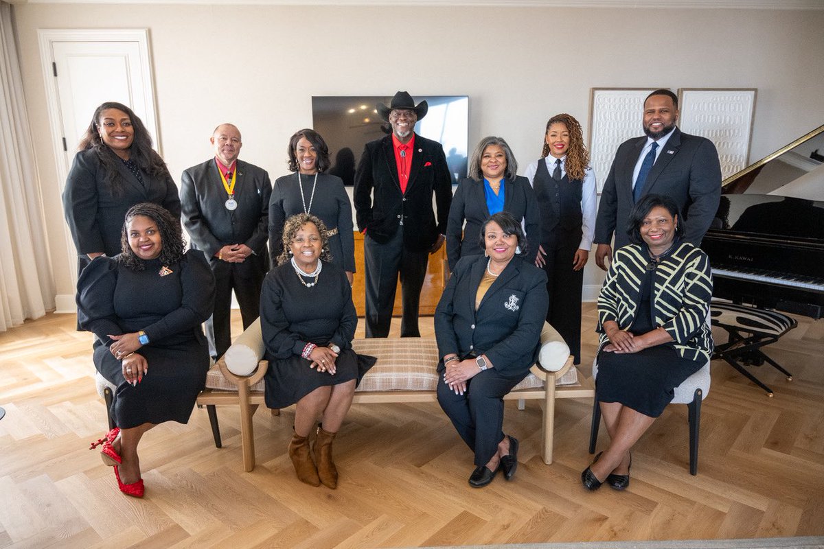 Dr. DarWIN P. Spiller tweet media