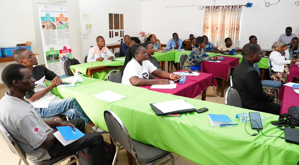 FAOauTogo's tweet photo. 📍#Atakpamé 2⃣5⃣-2⃣7⃣/0⃣2⃣
Dans le cadre du projet #FFF_Phase_II et du Plan d’Action National #DNUAF, @CtopTogo🇹🇬a animé avec l'appui de @FAOauTogo, un atelier pour consolider les acquis et renforcer les capacités des #OPFA en Communication pour le Développement #ComDev.
#ODD
1/3 https://t.co/469E5YRFoa
