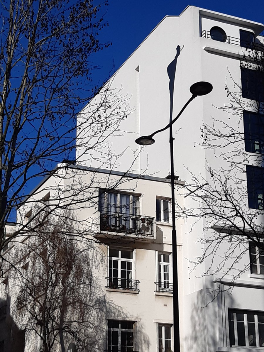 phil_lombard's tweet image. Un personnage célèbre du cinéma français s'est caché dans cette photo.
(avenue de Saint-Mandé, Paris 12e)