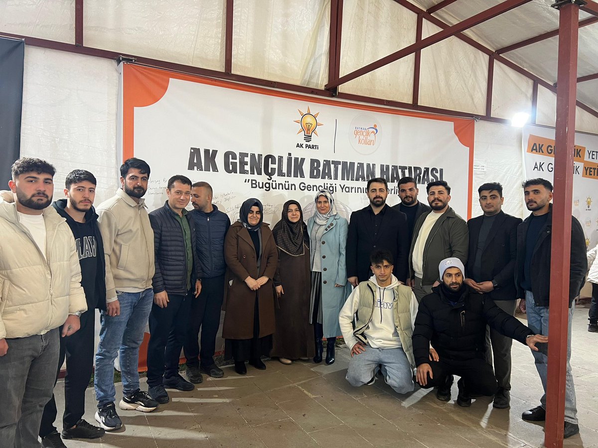 📍Genç Nokta Çadırı

Gençlik ve Spor Bakanlığı Bakan Müşavirimiz Sn. Elif Güneş, İl Gençlik Kolları Başkanımız Sn. <a href="/MustafaSahin72/">Mustafa ŞAHİN</a>, Kadın Kolları Başkanımız Sn. <a href="/svlaksy72/">Seval Aksoy🇹🇷🇵🇸</a> ve İl Başkanımızın kıymetli eşi Sn. Evin hanım bizleri Genç Nokta Çadırımızda ziyaret ederek gençlerimizle