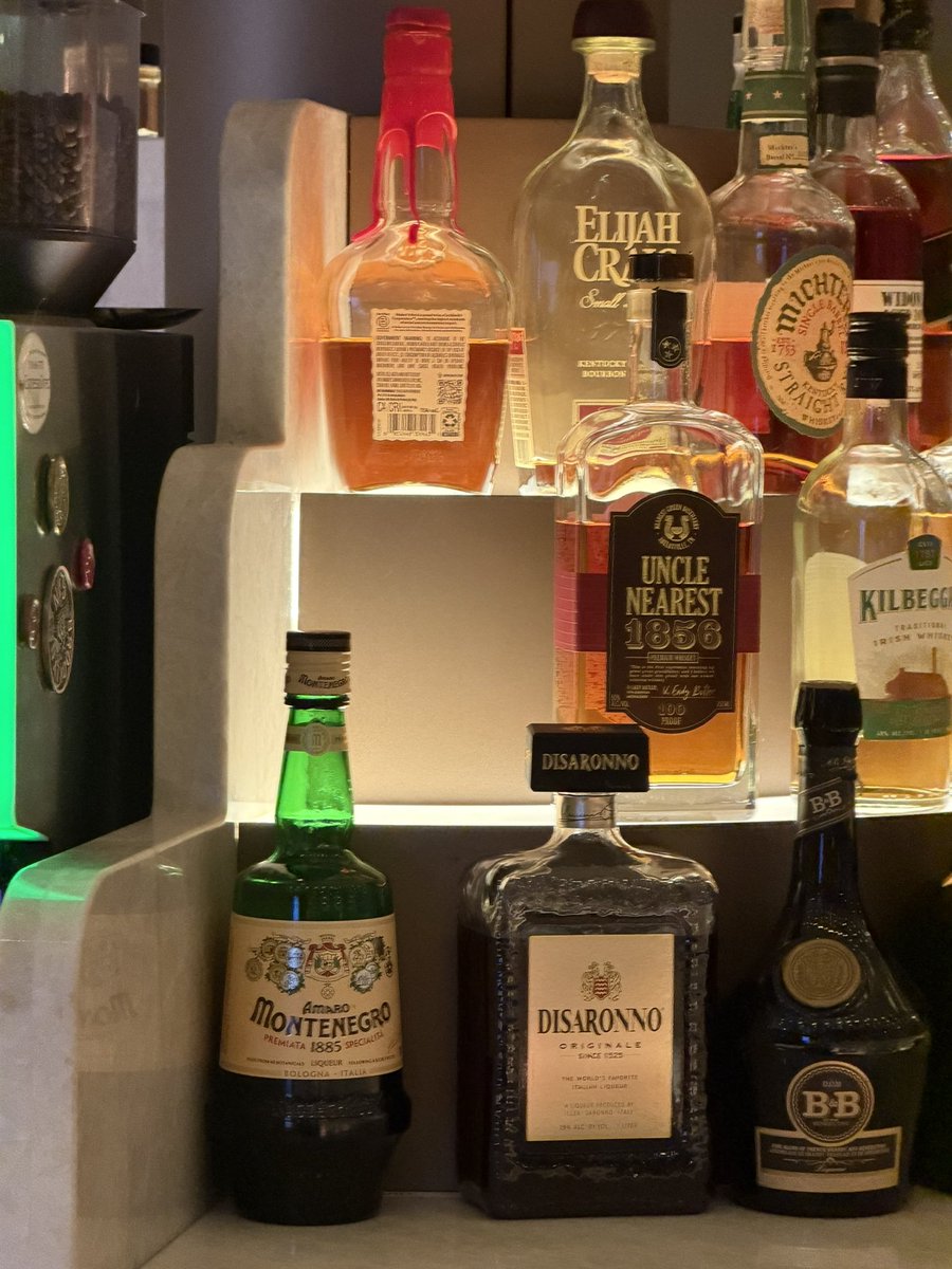 Simonebradbury's tweet photo. @AmericanAir 
We've been asking since the Chelsea lounge opened ...
There is a perfect space here for some Ron Zacapa.
You have some amazing staff in here who would love to serve it ! https://t.co/jPMXY4y21K