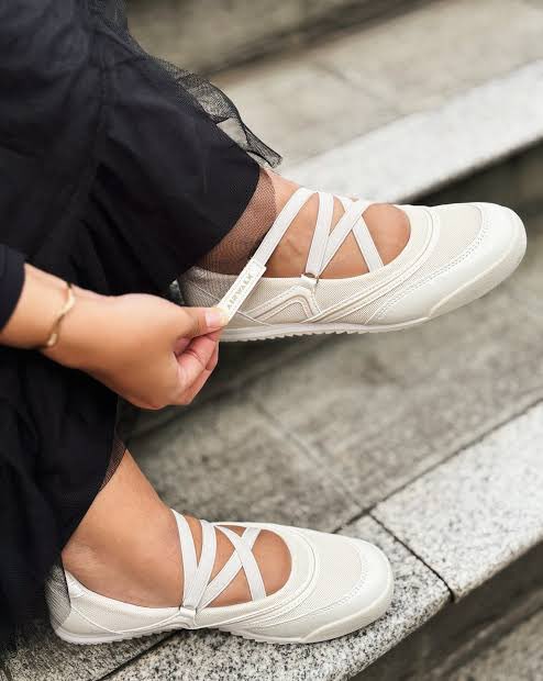 aquemaid's tweet photo. ada yang mau barengan beli airwalk escalate ga? 
cari barengan soalnya beli 2 diskon abissss hehe (under 300rb🤩), yang mau dm ya. berlaku hari ini aja #zonauang #zonajajan #zonadiskon https://t.co/yiZImkf4rD